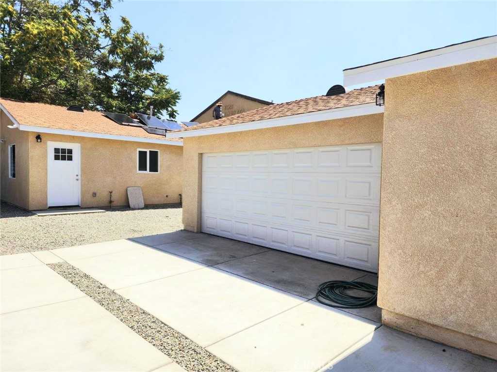 photo 2: 879 N Mountain View Avenue, San Bernardino CA 92401