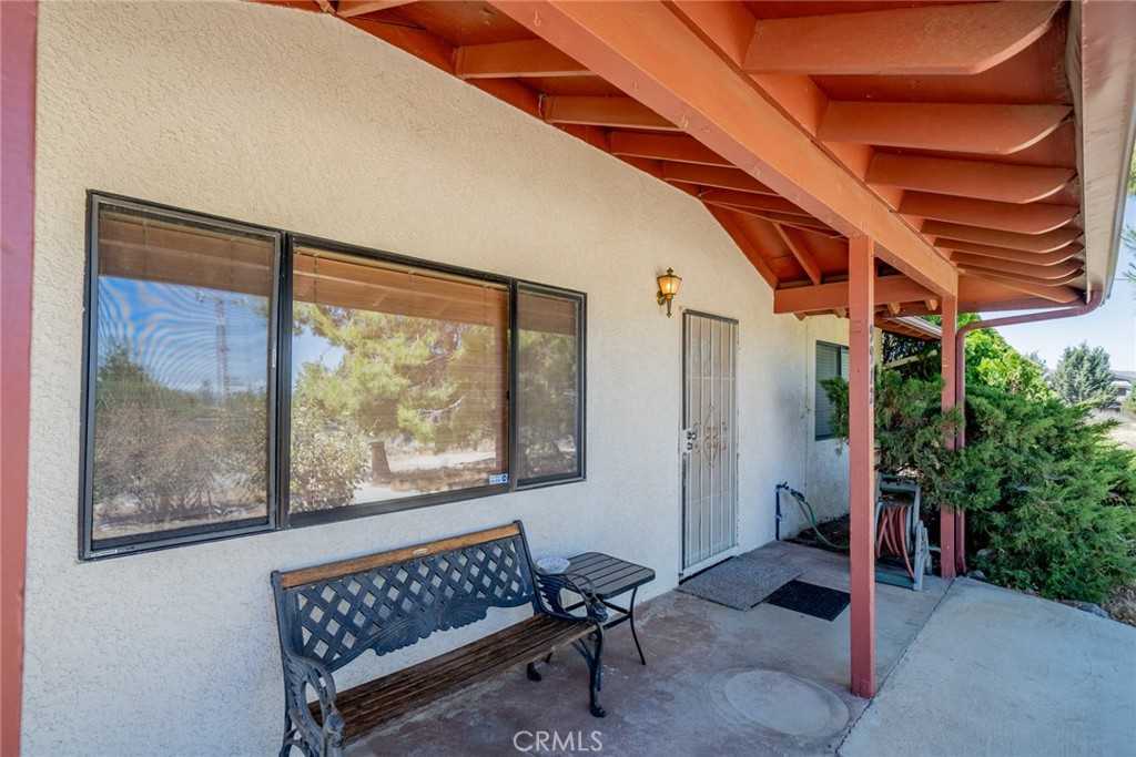 photo 2: 9912 Oasis Road, Pinon Hills CA 92372