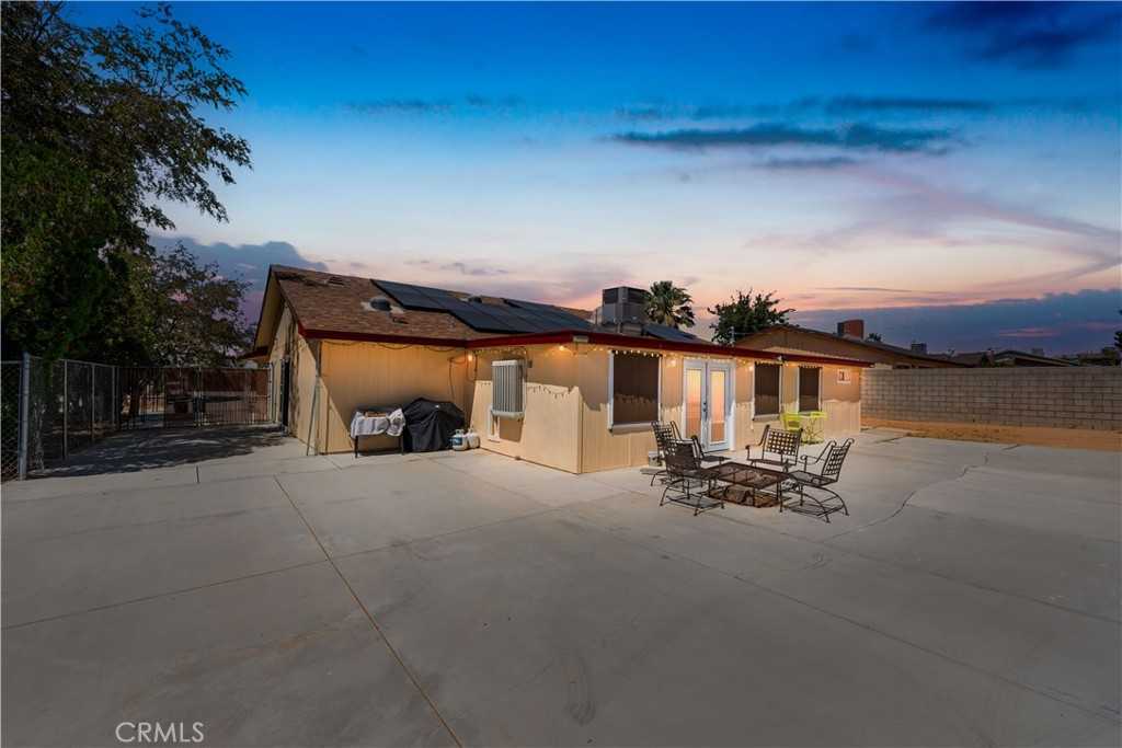 photo 2: 25900 Cherryhill Drive, Boron CA 93516