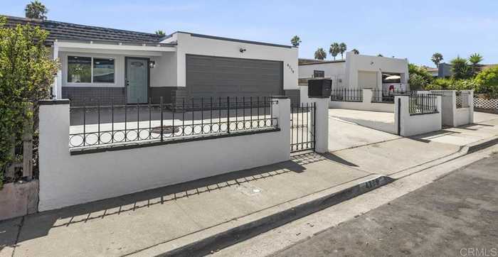 photo 2: 4779 Calle Los Santos, Oceanside CA 92057