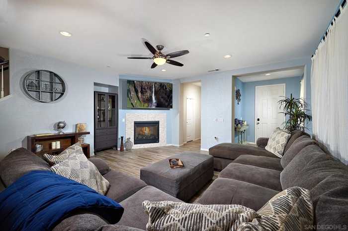 photo 2: 1779 Jasmine Way, Oceanside CA 92054