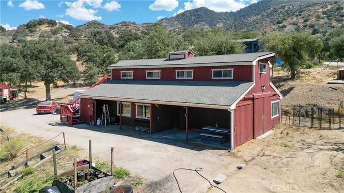 photo 2: 18401 Pellisier Road, Tehachapi CA 93561