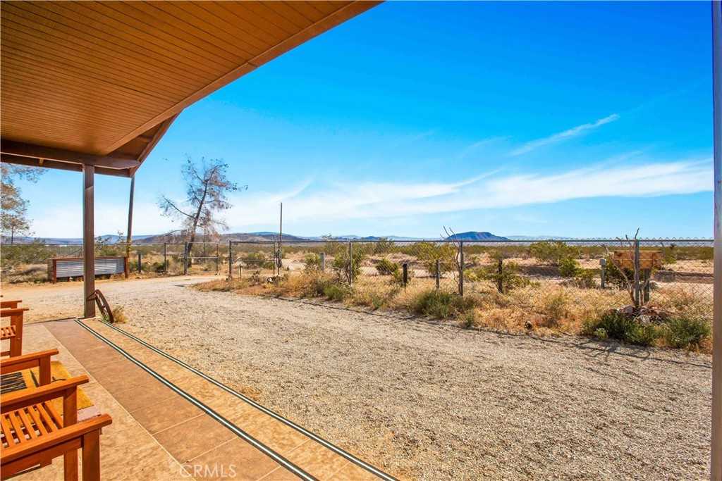 photo 3: 56077 Desideria Drive, Landers CA 92285