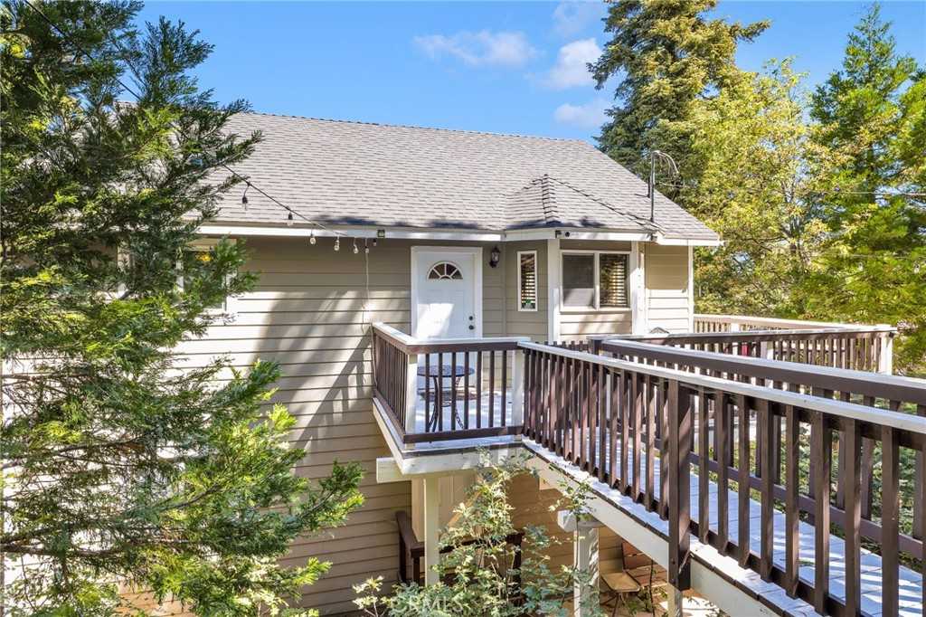 photo 3: 28679 Shenandoah Drive, Lake Arrowhead CA 92352