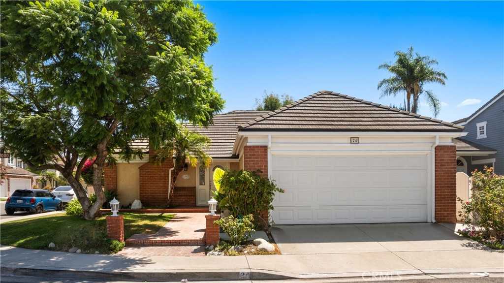 photo 2: 24 Beechwood, Irvine CA 92604