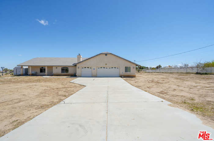 photo 2: 11635 Lebec Road, Phelan CA 92371