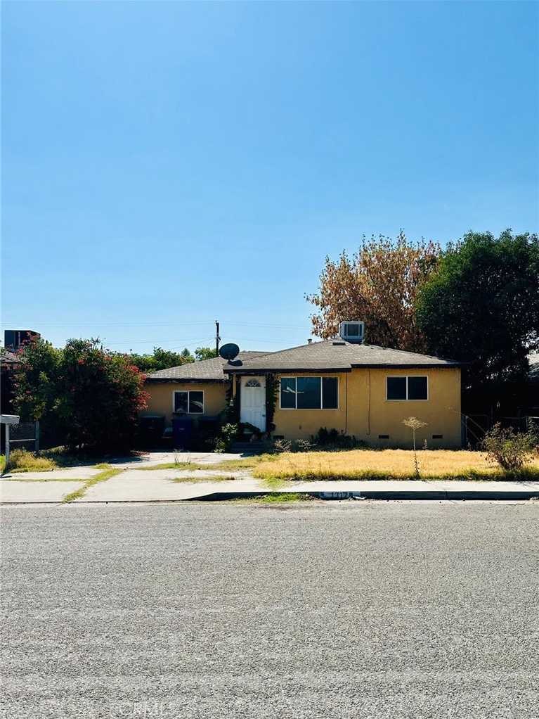 photo 1: 1317 Trinity Avenue, Chowchilla CA 93610