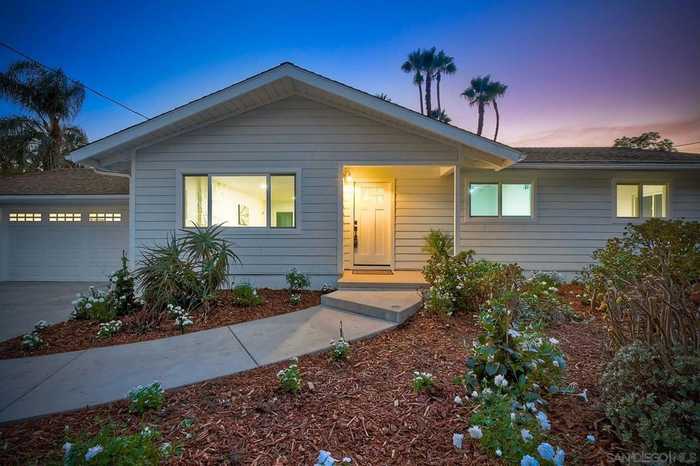 photo 1: 4150 Calavo Dr, La Mesa CA 91941