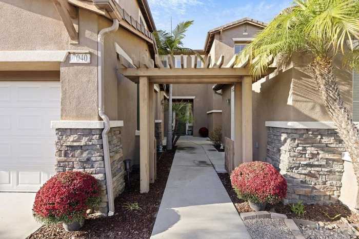 photo 2: 7040 Santa Fe Canyon Pl, San Diego CA 92129