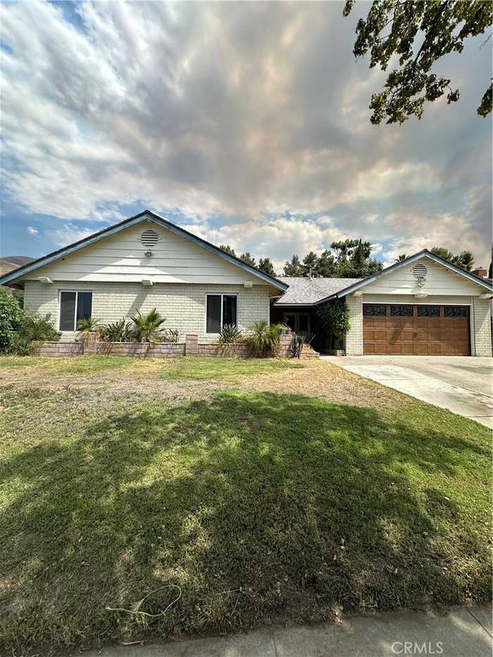 photo 2: 3740 Piedmont Drive, Highland CA 92346