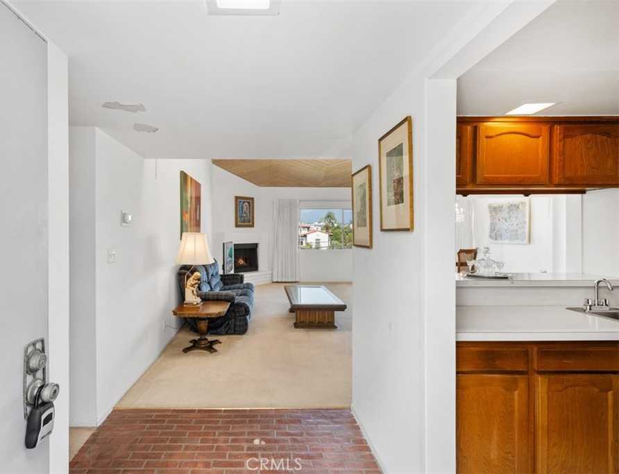 photo 1: 930 California Avenue Unit 302, Santa Monica CA 90403