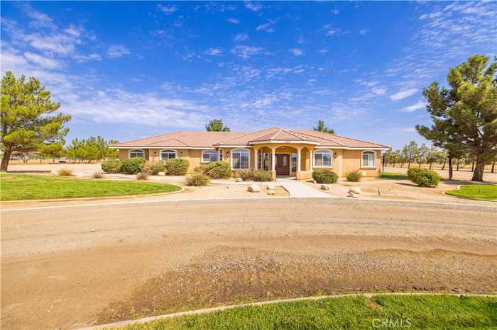 photo 1: 8225 W Avenue C10, Lancaster CA 93536