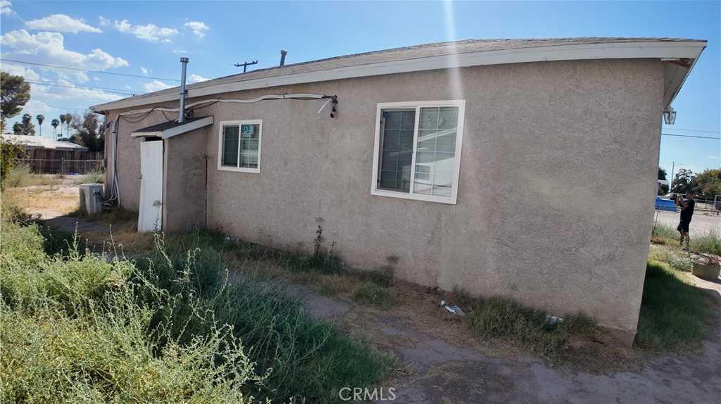 photo 3: 520 W California Street, Blythe CA 92225