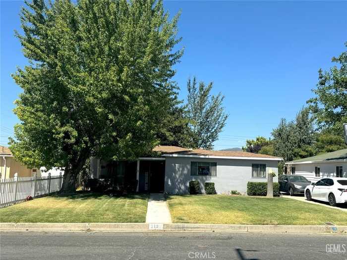 photo 1: 219 Brentwood Drive, Tehachapi CA 93561