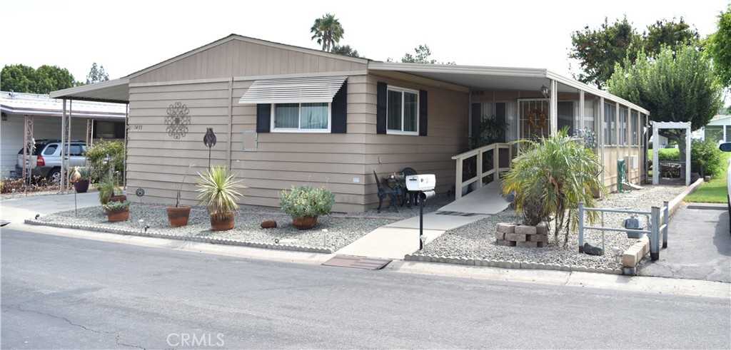 photo 2: 1433 Glengrove Square, Corona CA 92882