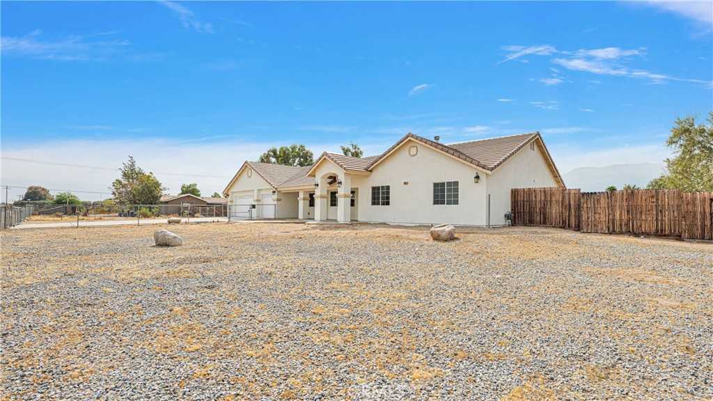 photo 3: 32455 Sherwood Street, Lucerne Valley CA 92356