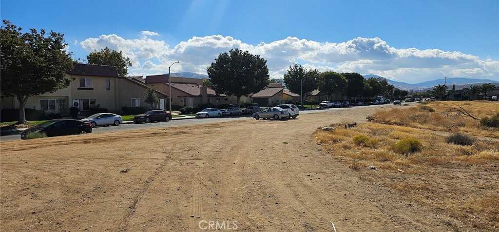 photo 1: E Avenue Q14, Palmdale CA 93550