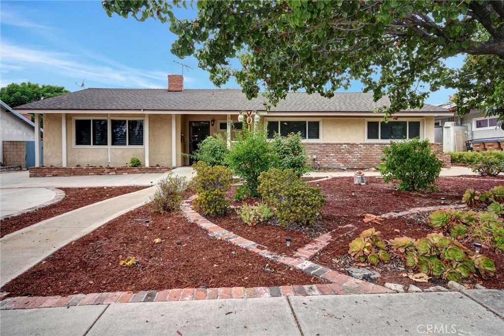 photo 3: 565 Cedar Crest Avenue, Claremont CA 91711