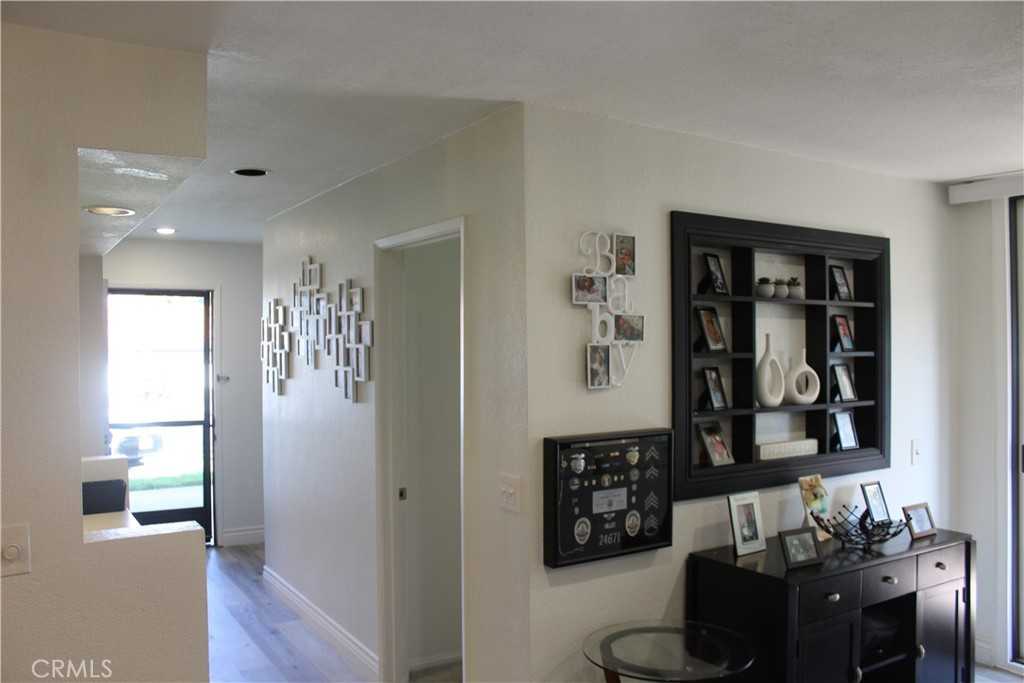 photo 3: 2105 Martinique Lane, Oxnard CA 93035