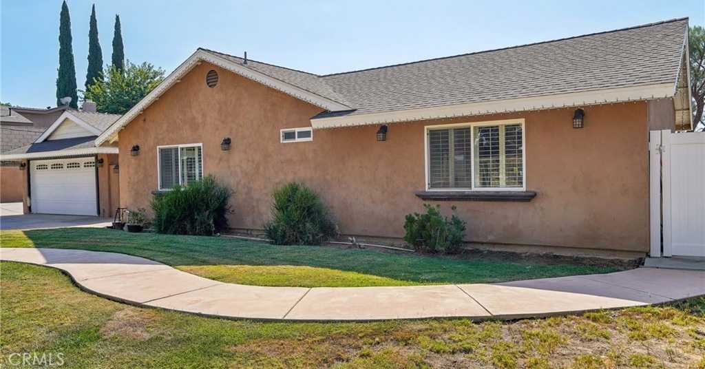 photo 3: 7755 Lakeside Drive, Jurupa Valley CA 92509