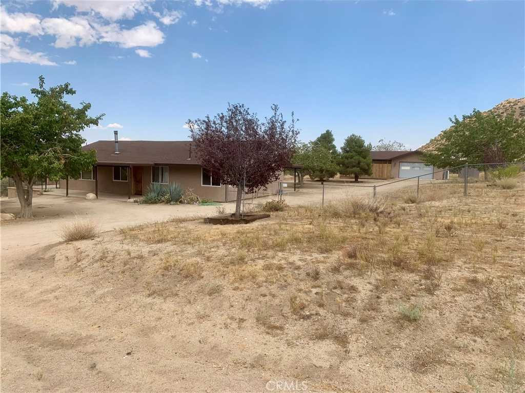 photo 3: 5693 Lariat Trail, Pioneertown CA 92268