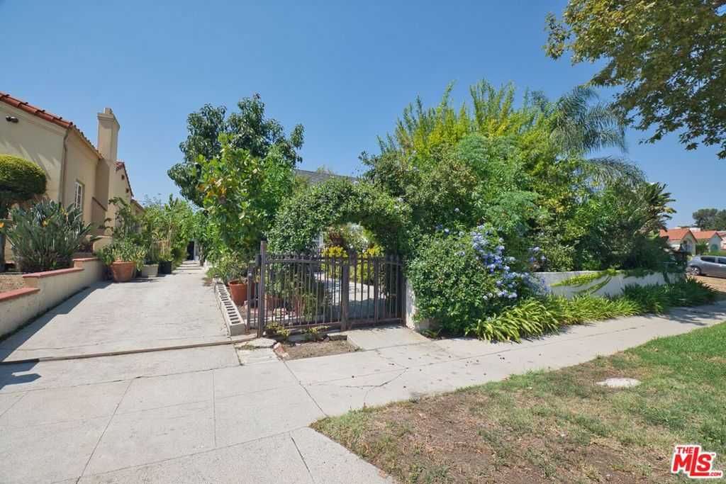 photo 1: 1025 S Burnside Avenue, Los Angeles CA 90019