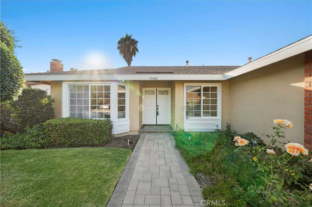 photo 3: 15441 Cherbourg Avenue, Irvine CA 92604