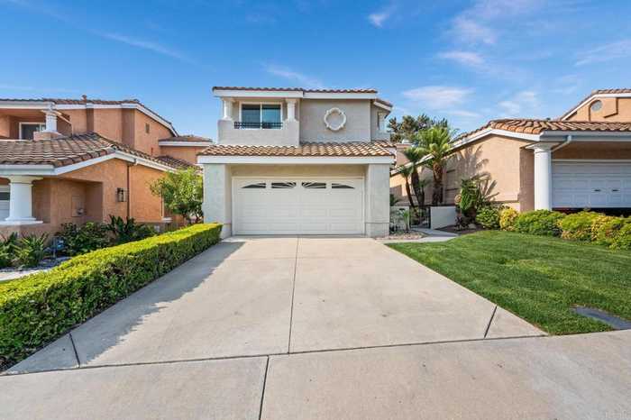 photo 2: 1468 Golfcrest Place, Vista CA 92081