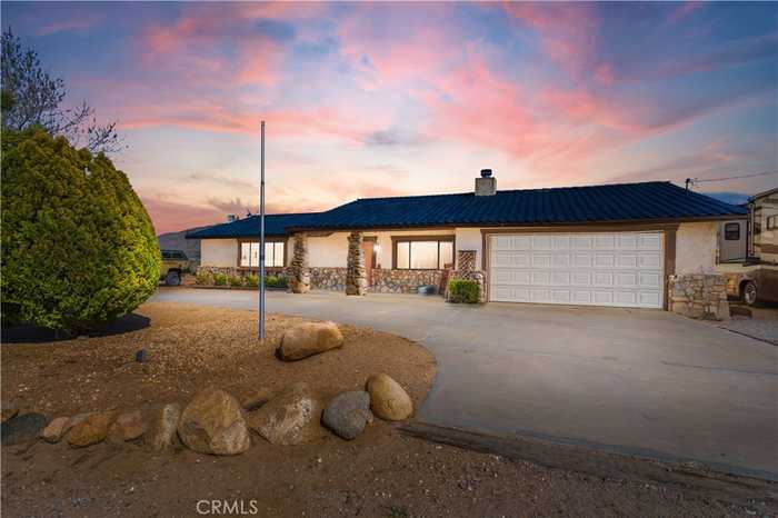 photo 2: 6067 Arrowhead Lake Road, Hesperia CA 92345