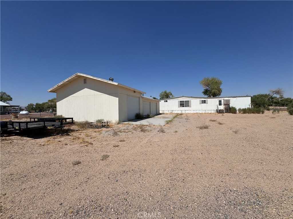 photo 2: 45574 Twin Lakes Drive, Newberry Springs CA 92365