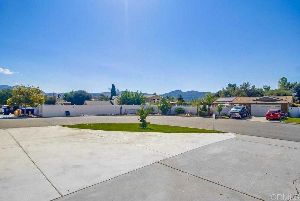 photo 2: 9222 Clearlake Way, Lakeside CA 92040