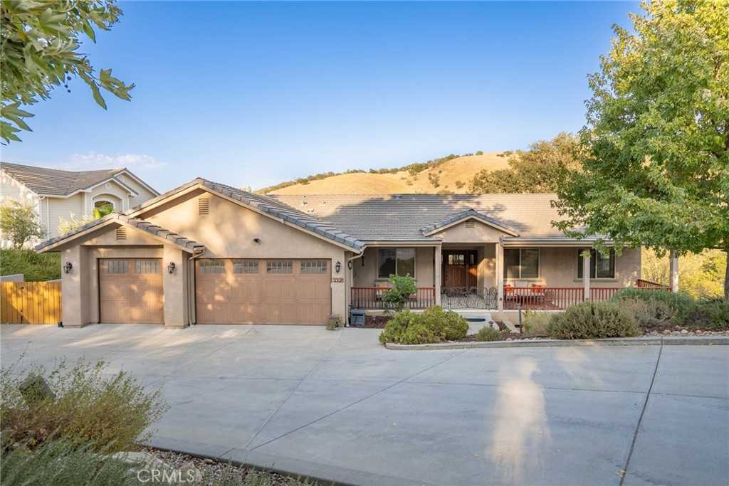 photo 1: 9938 Flyrod Drive, Paso Robles CA 93446