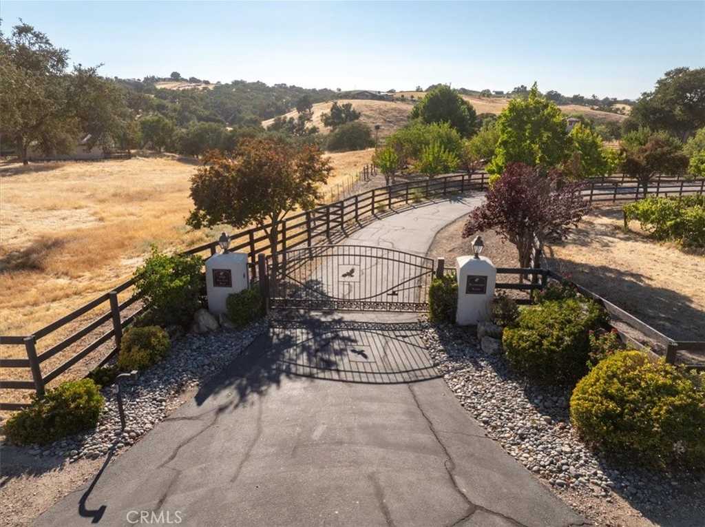 photo 3: 5745 Iron Gate Road, Paso Robles CA 93446