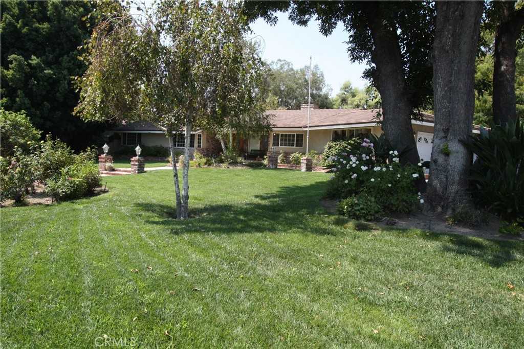 photo 2: 9423 Beckford Avenue, Northridge CA 91324