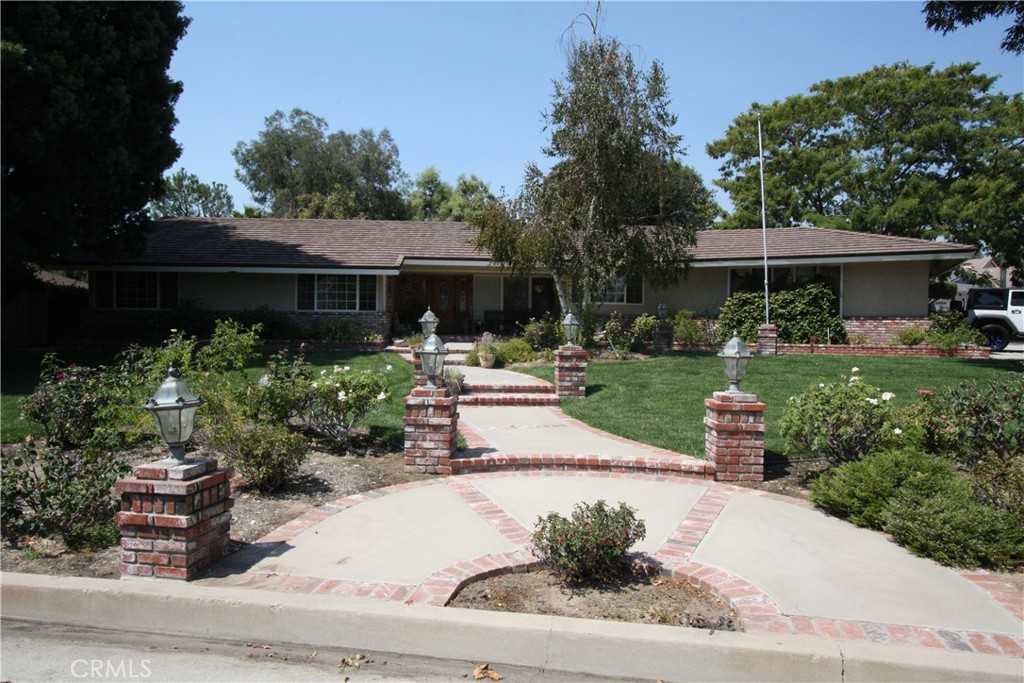 photo 3: 9423 Beckford Avenue, Northridge CA 91324