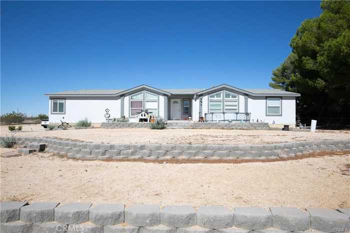 photo 1: 16265 Koch Street, Mojave CA 93501