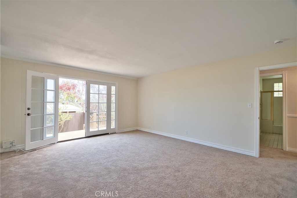 photo 3: 1010 N Prospect Avenue, Redondo Beach CA 90278