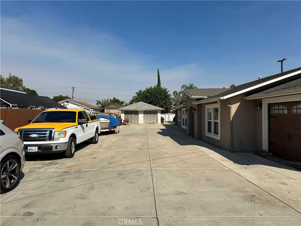 photo 2: 10693 Valencia Street, Bloomington CA 92316