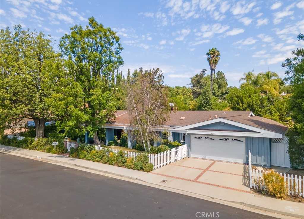 photo 2: 20327 Alerion Place, Woodland Hills CA 91364