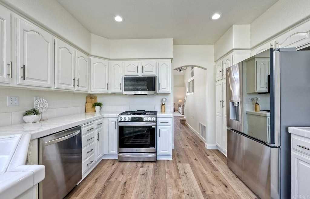 photo 3: 3343 Malta Way, Oceanside CA 92056