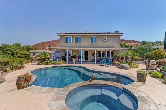 photo 1: 5433 Sunset Ridge Dr, Jurupa Valley CA 92509