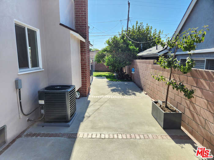 photo 17: 5854 S Garth Avenue, Los Angeles CA 90056