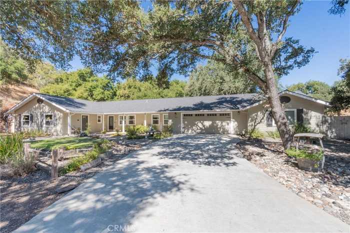 photo 1: 780 Snead Street, Paso Robles CA 93446