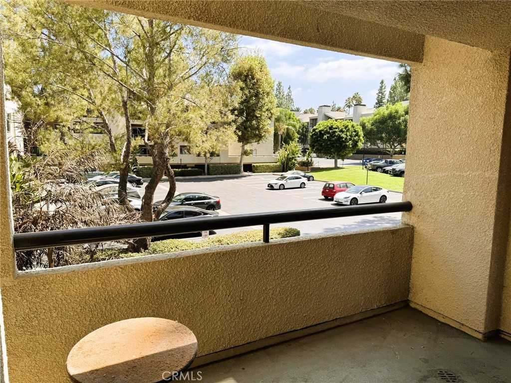 photo 3: 21520 Burbank Boulevard Unit 101, Woodland Hills CA 91367