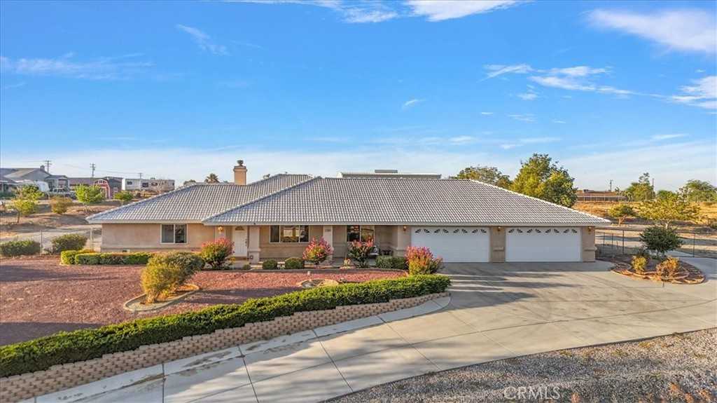 photo 1: 10904 E Avenue, Hesperia CA 92345