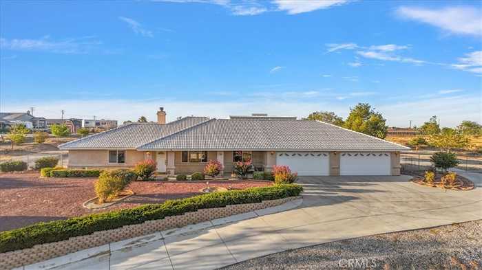 photo 1: 10904 E Avenue, Hesperia CA 92345