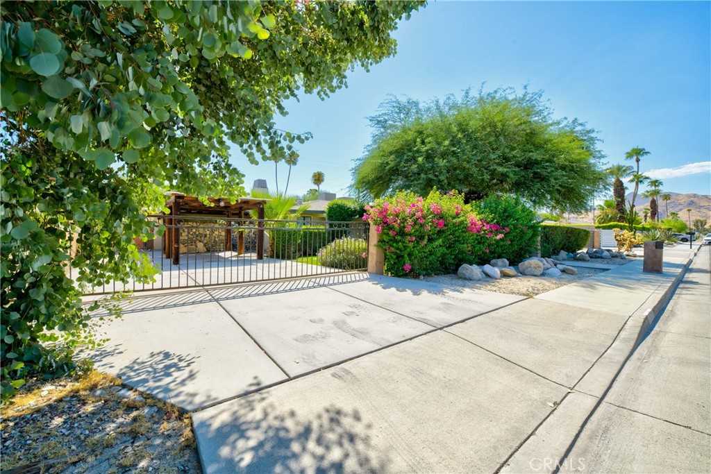 photo 2: 642 S Mountain View Drive, Palm Springs CA 92264