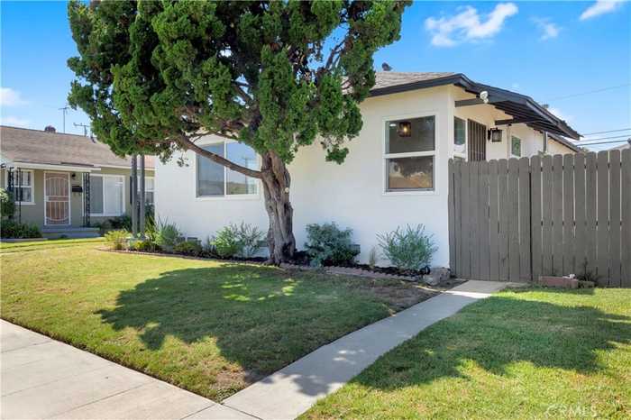 photo 2: 2277 Granada Avenue, Long Beach CA 90815