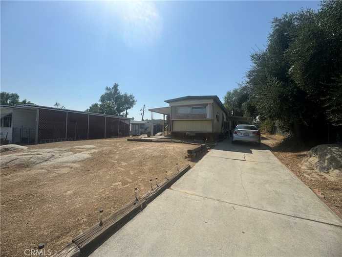 photo 2: 640 Apache Road, Perris CA 92570