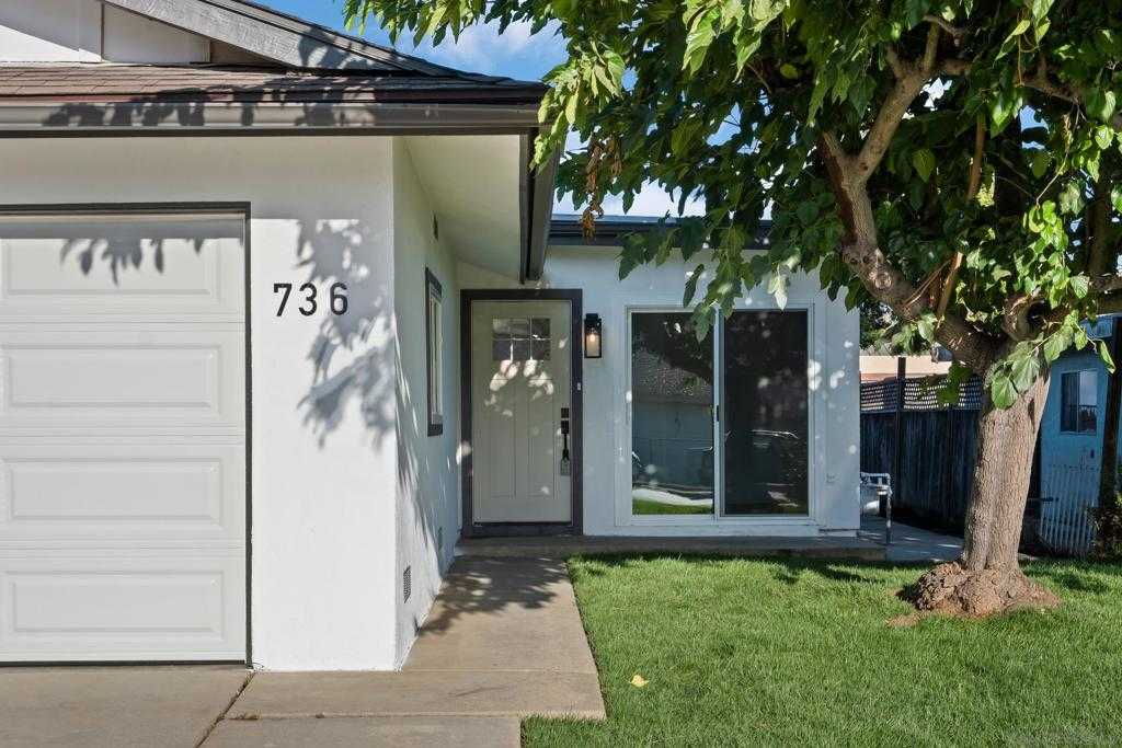 photo 2: 734 736 S Wisconsin Ave, Fallbrook CA 92028